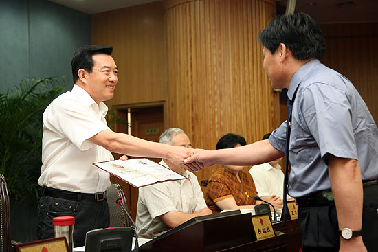 郑州市第十三届人大常委会举行第十一次会议