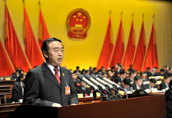 市中级人民法院院长王新生作工作报告