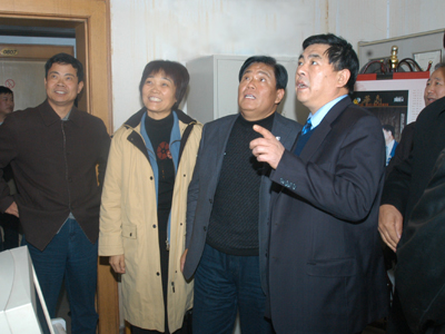 人大代表视察法院执行工作(图)