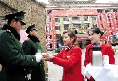 “姜汤可乐”温暖执勤干警