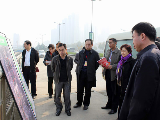 中原区人大常委会对2011年省市重点项目建设情况进行视察