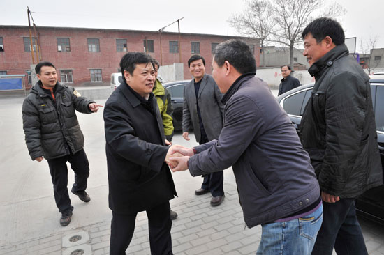 市人大常委会领导看望机关驻村群众工作队