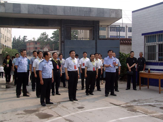 新郑市人大常委会组织代表视察监所工作