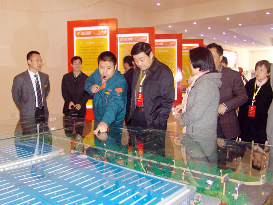 新郑市人大代表视察新型工业化建设进展情况