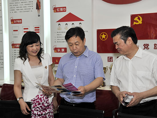 市人大常委会视察法治建设工作