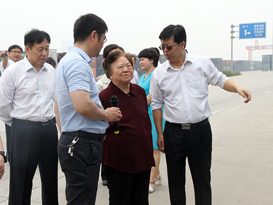 全国人大常委会原副委员长彭佩云赴郑调研