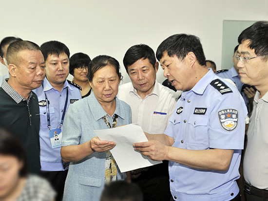 市人大常委会视察我市出入境分理处建设运行情况