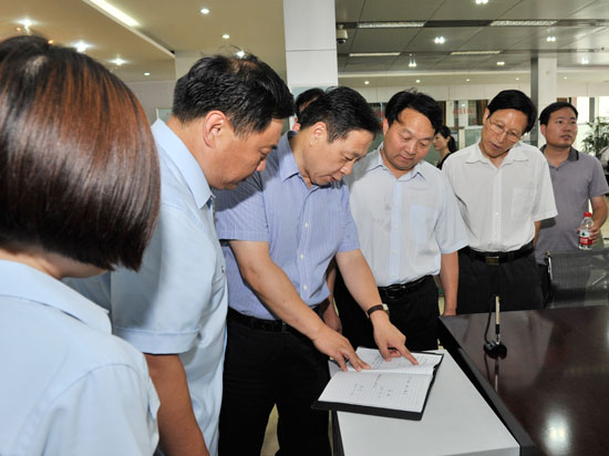 市人大常委会视察我市法院审务公开工作