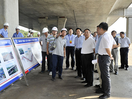 市人大常委会视察我市“畅通郑州”及轨道交通工程建设情况