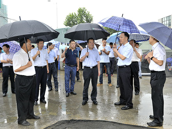 破釜沉舟一鼓作气坚持打赢大气污染治理攻坚战
