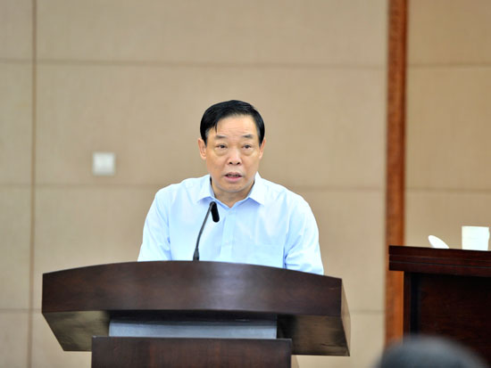 市发改委主任李书峰作关于2015年上半年国民经济和社会发展计划执行