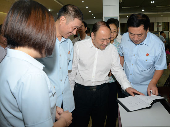 市人大常委会视察我市法院涉诉信访工作