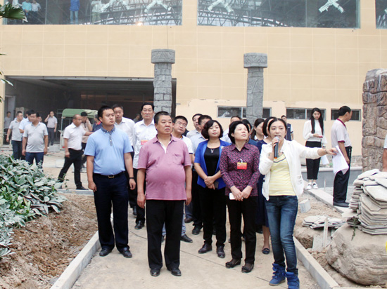 新密市人大常委会视察土地管理工作