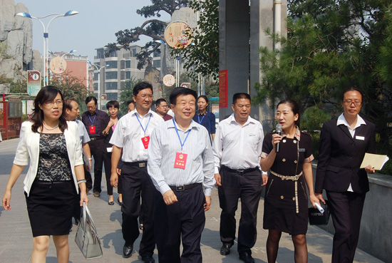上街区人大常委会调研物业管理工作