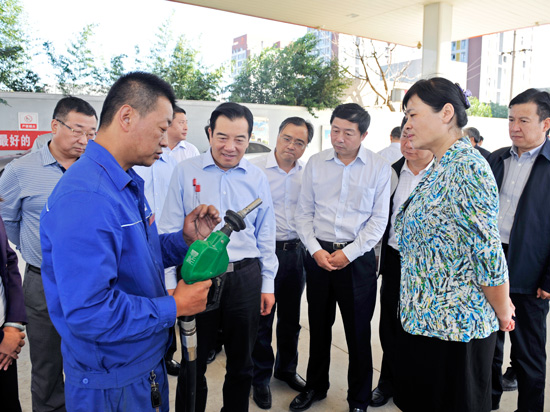 市人大常委会督导二七区大气污染防治工作