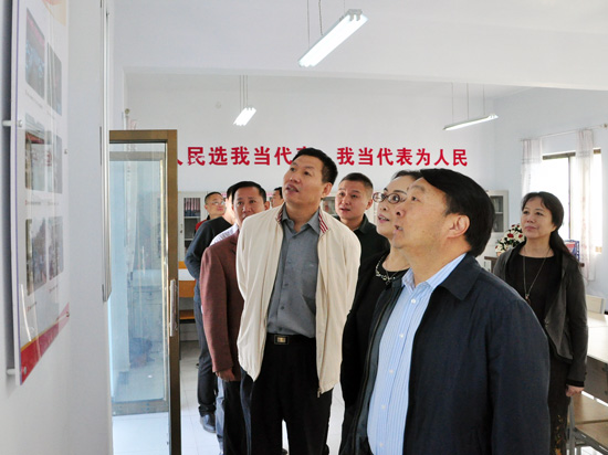 二七区人大常委会调研代表阵地示范点建设工作