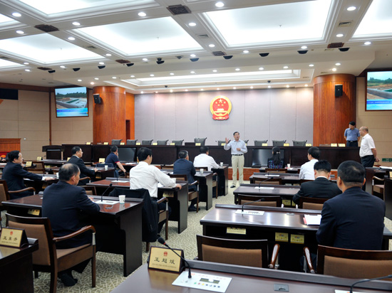 郑州市人大常委会组织12名拟任命人员进行任前法律考试