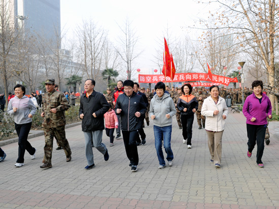 市人大常委会机关干部职工长跑迎新年