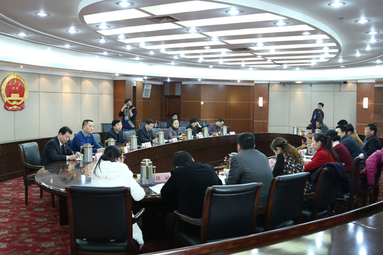 市十四届人大三次会议召开旁听公民座谈会