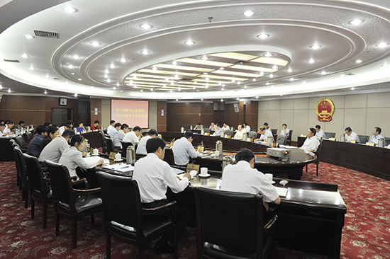 市人大常委会召开第三十三次主任会议