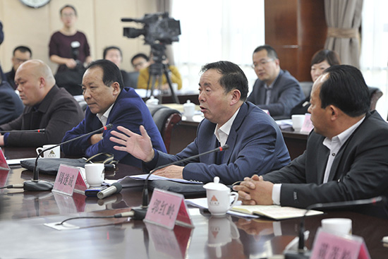市十四届人大三次会议分团审议政府工作报告掠影