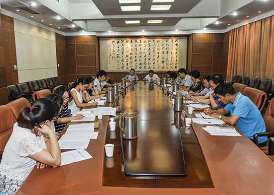 市人大预算监督委员会听取部门决算审查小组关于对市“一府两院”有关部门决算（草案）初步审查意见的汇报
