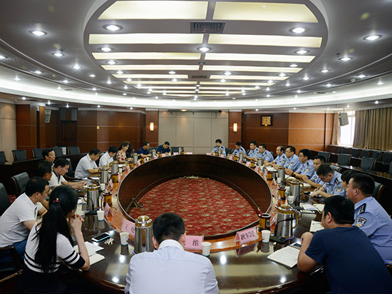 市人大常委会召开评议市公安局打击刑事犯罪工作座谈会