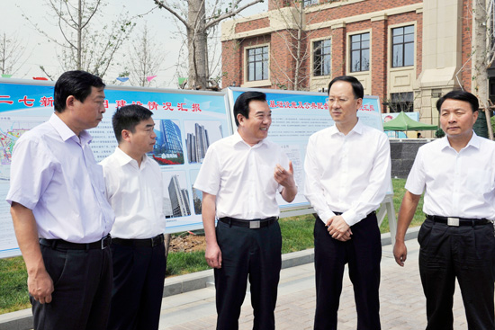 市人大常委会主任白红战调研二七区“四项重点工作”