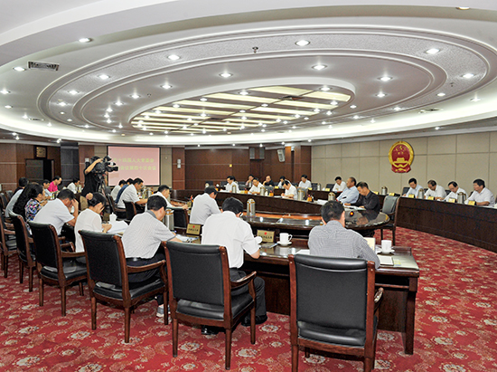 市人大常委会召开第四十次主任会议