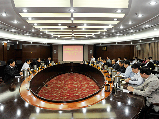 市委副书记、秘书长靳磊调研人大工作