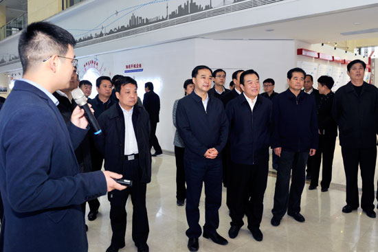 驻濮阳市省人大代表来郑视察经济社会发展