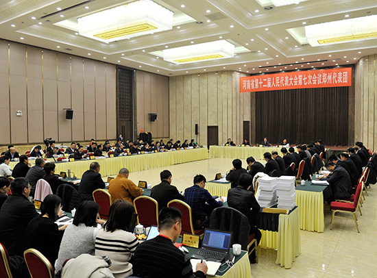 郑州代表团审议政府工作报告：议报告提建议凝心聚力奋勇争先