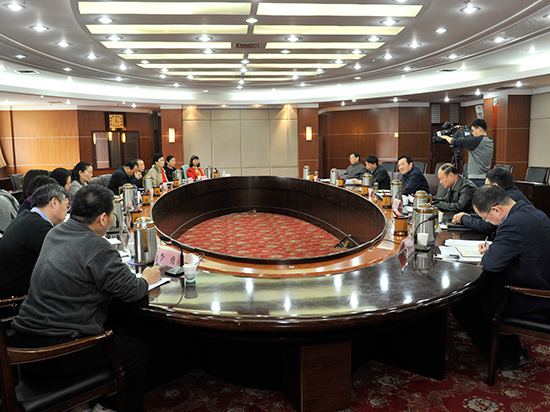 市人大常委会召开座谈会就工作报告征求意见