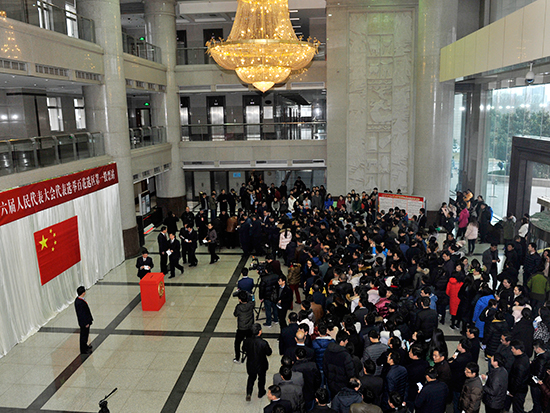 市人大常委会机关全体人员参加中原区人大代表投票选举活动