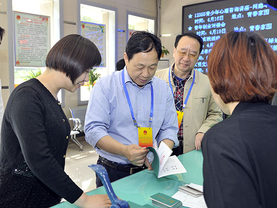 市人大常委会执法检查我市《郑州市人大常委会关于加强青年志愿服务工作的决议》贯彻执行情况