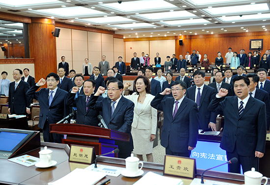 市十四届人大常委会第二十七次会议闭幕