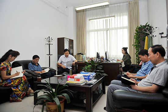 内司工委党支部组织“两学一做”学习教育专题党课