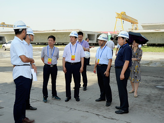 市人大常委会视察市重点项目建设用地保障工作