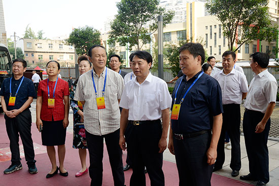 市人大常委会视察我市棚户区改造工作情况