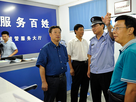 市人大常委会视察我市城市精细化管理工作和相关议案建议办理情况