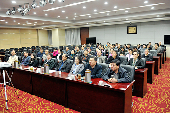 市人大常委会机关党员干部集中收看党的十九大开幕直播