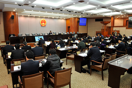 市人大常委会第三十三次会议举行第一次全体会议