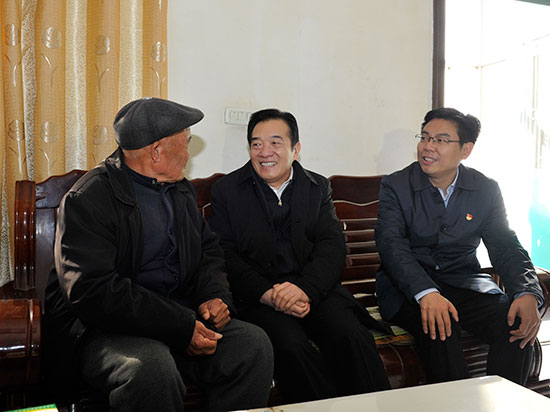 市领导看望慰问困难群众送去新春祝福
