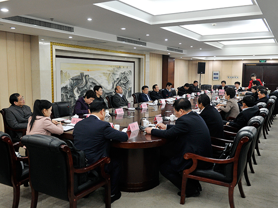 郑州市举行座谈会欢送出席全国两会的代表、委员