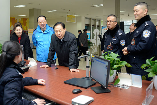 市人大常委会执法检查我市贯彻实施道路交通安全“一法一条例”情况