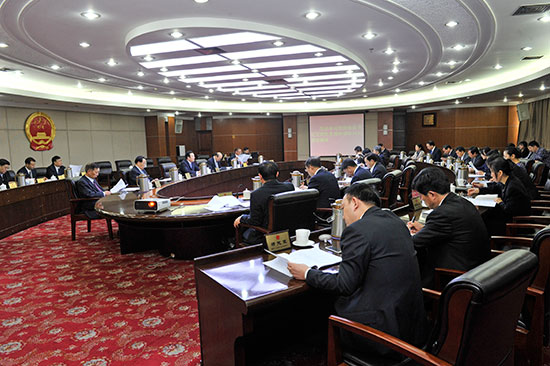 市人大常委会举行第六十四次主任会议