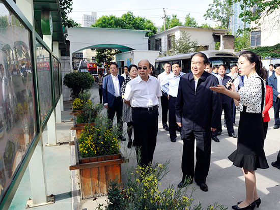 省人大常委会调研组调研我市民族工作