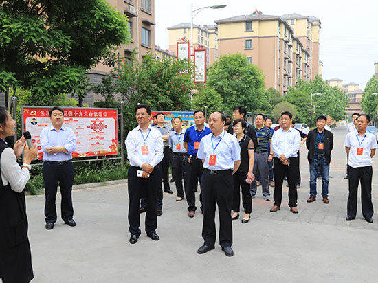 上街区人大代表视察新型城镇化建设及脱贫攻坚工作