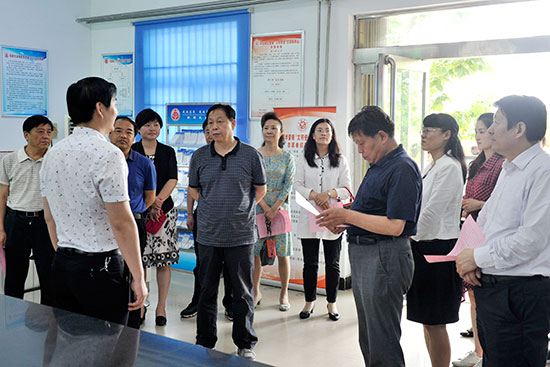 市人大常委会视察我市社会救助工作情况