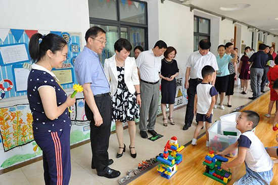 市人大常委会开展“六一”慰问活动